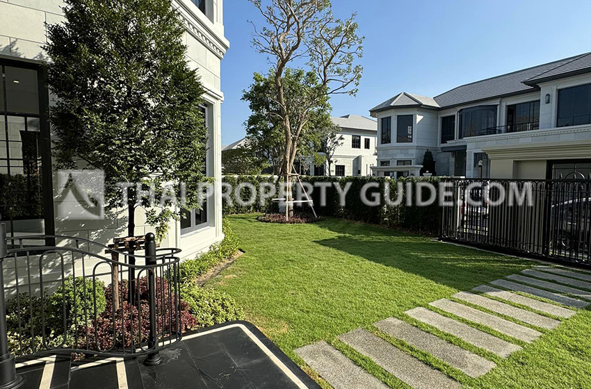 House with Shared Pool in Krung Thep Kritha 